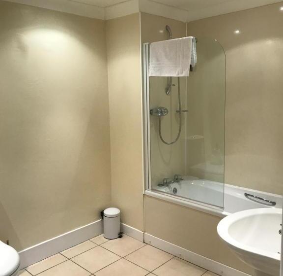 스탠다드 룸, The Maxwell Arms