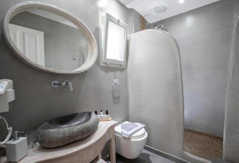 스탠다드 스튜디오, Erato Apartments