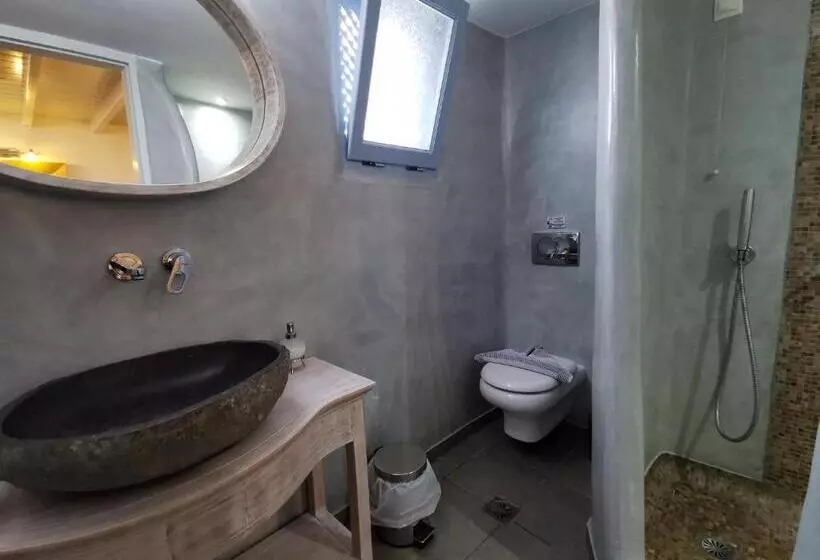 ドゥプレックスルーム, Erato Apartments