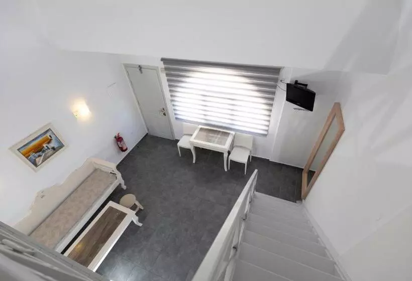 ドゥプレックスルーム, Erato Apartments