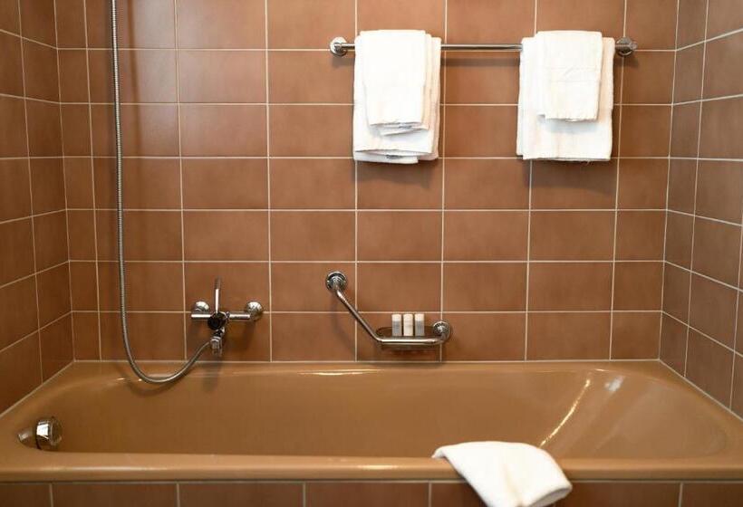 带露台两卧公寓, La Belle Vue Boutique Hotel & Café