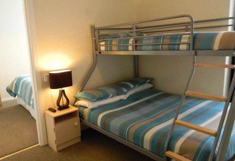 Семейный Номер, Dora