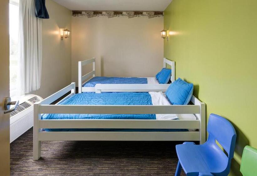 Люкс Кровать Кинг, Holiday Inn Express & Suites East Wichita I 35 Andover, An Ihg