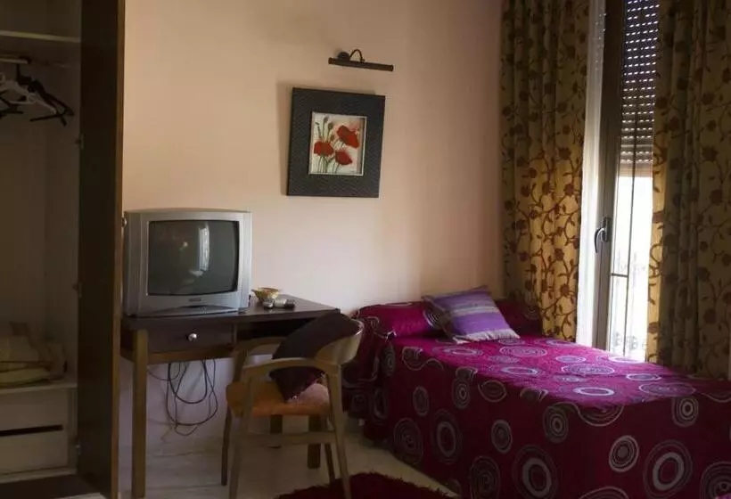 اتاق استاندارد سه نفره, La Parrilla