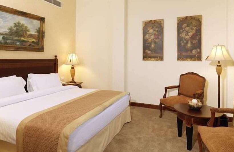 اتاق خانوادگی, Le Patio Boutique