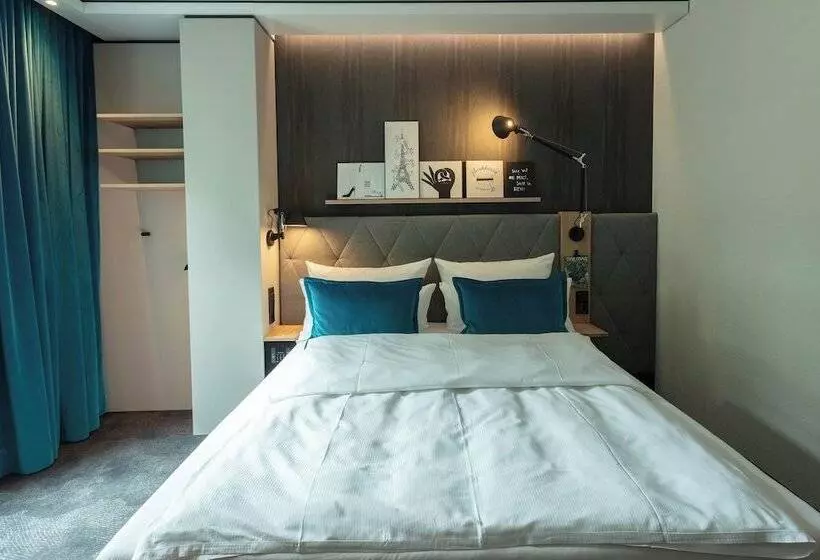 キングサイズベッドのスタンダードルーム, Motel One Saarbrücken