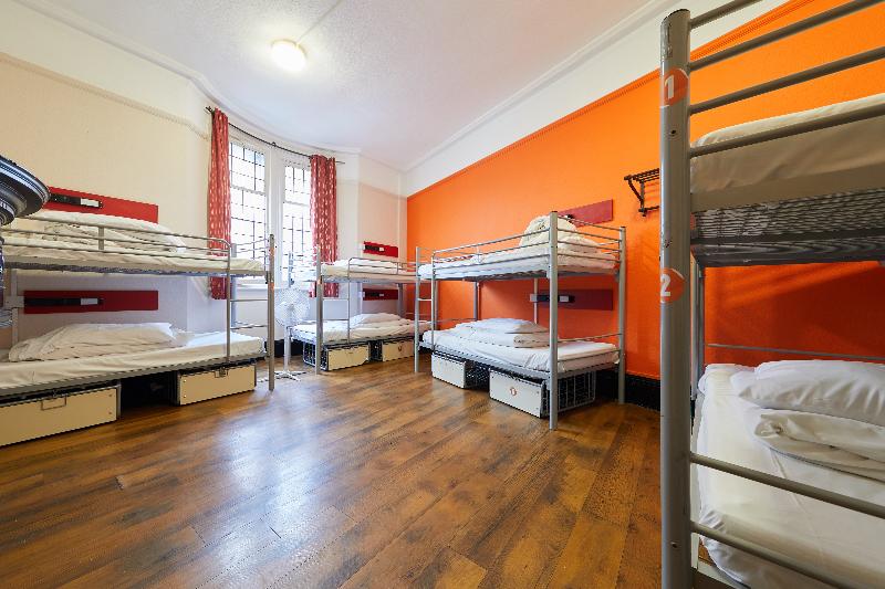 تختخواب در اتاق مشترک, St Christopher S Hammersmith