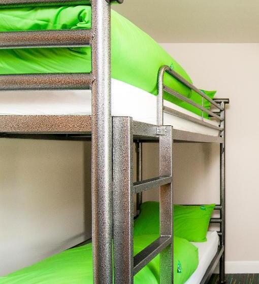 Номер Стандарт Четырехместный Совместный Санузел, Yha York