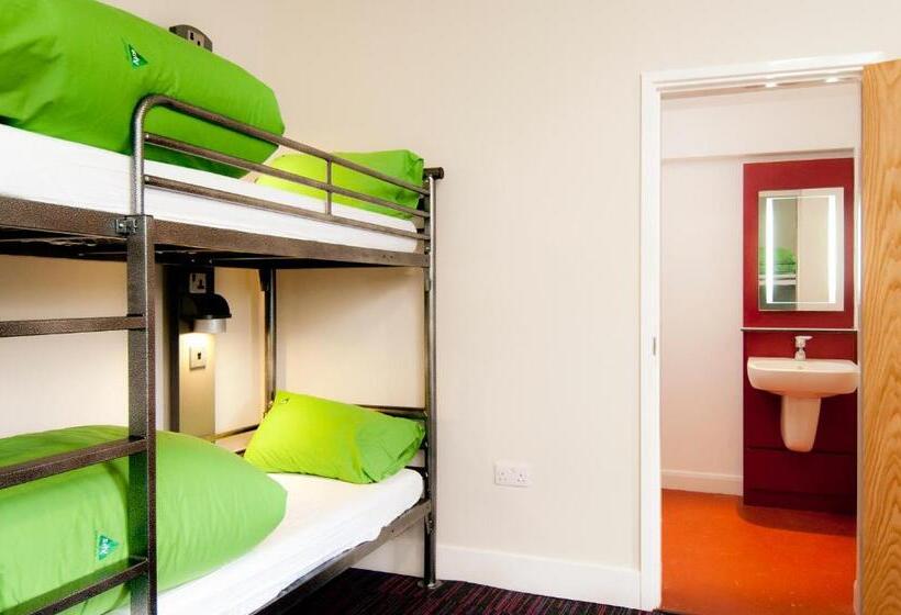 Кровать в Общей Комнате, Yha York