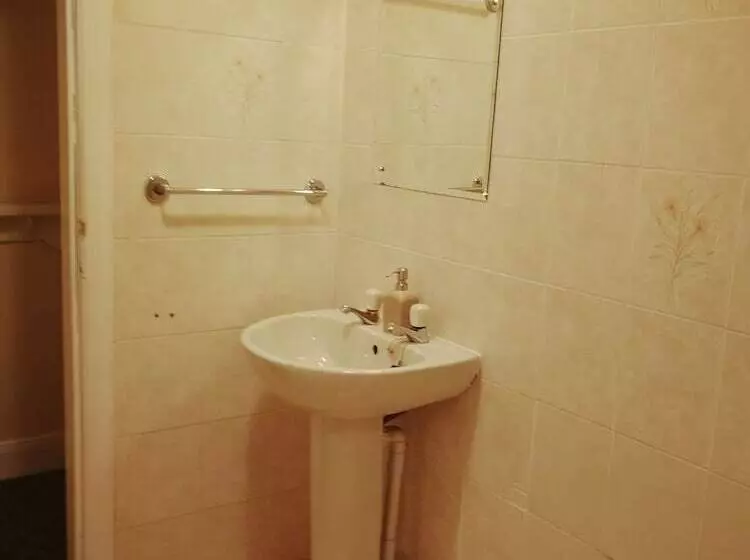 اتاق خانوادگی, Victoria