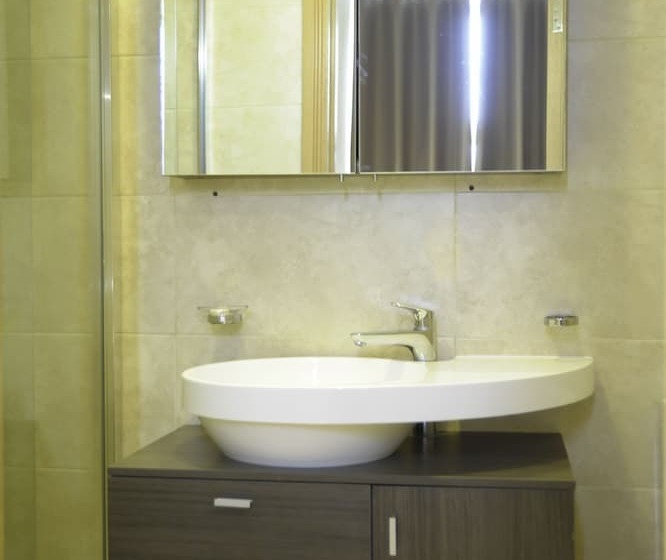 패밀리 룸, Kings Cross Inn