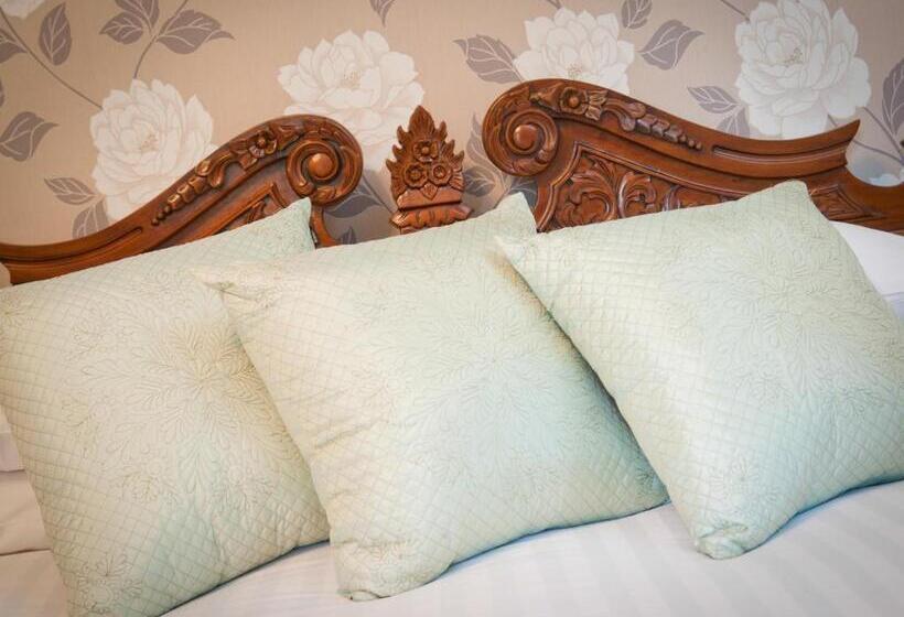 Номер Стандарт, Llechwen Hall