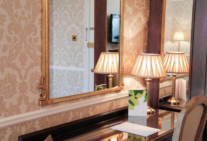 Номер Стандарт, Llechwen Hall