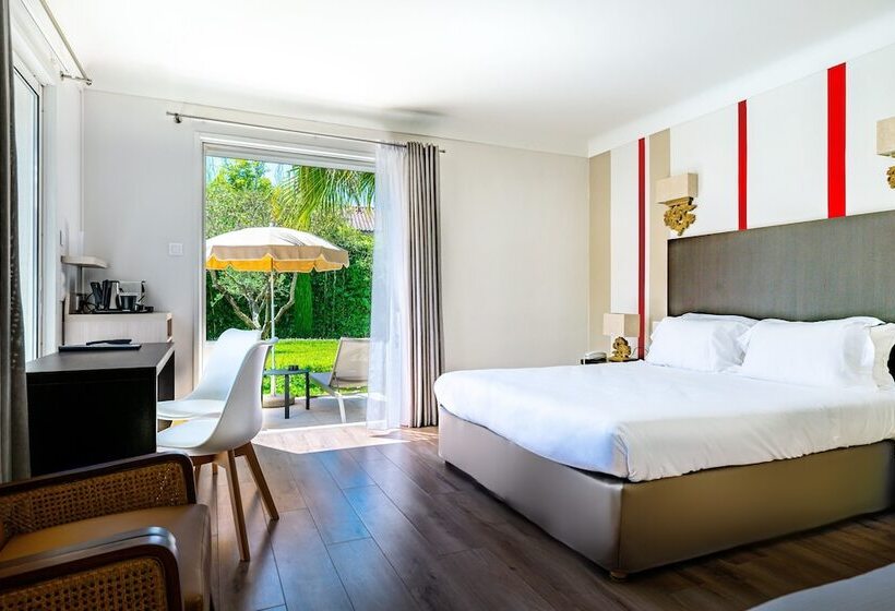 غرفة قياسية مزوَّدة بتراس, Hôtel Villa Sophia   Adults Only July And August