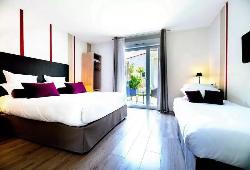 Standard Triple Room with Terrace, Hôtel Villa Sophia Adults Only July And August