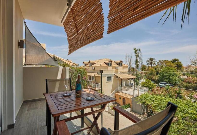 سوییت جونیور با چشم‌انداز استخر, Iniohos Zante Hotel & Suites