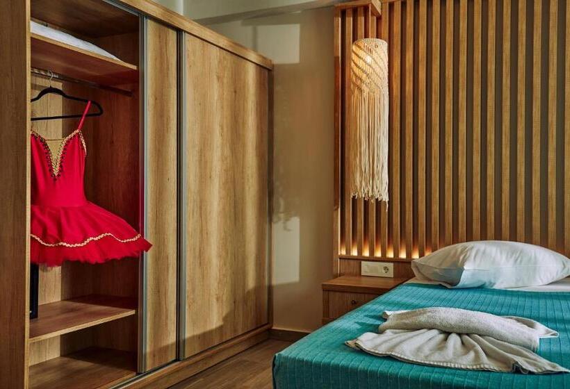 سوییت لوکس, Iniohos Zante Hotel & Suites