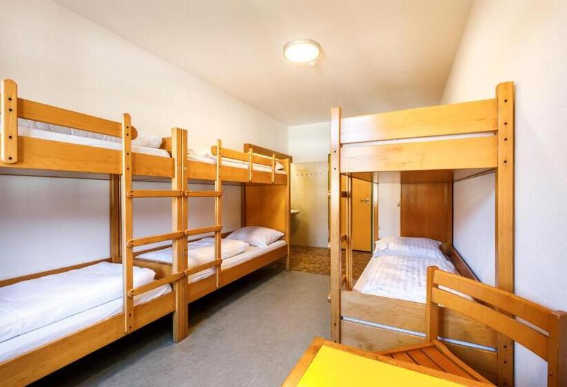 Quarto Quádruplo Estandar, Jugendherberge Schliersee