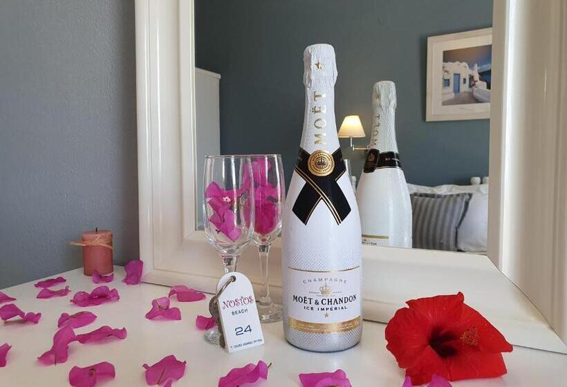 اتاق استاندارد با بالکن و چشم‌انداز دریا, Nostos Beach