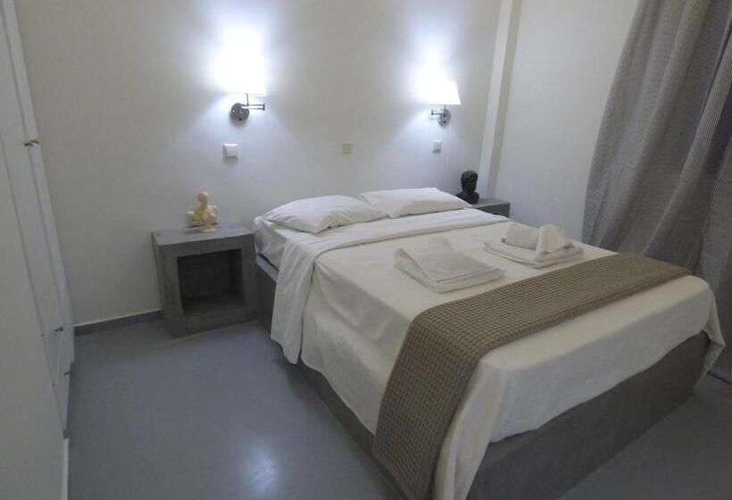 اتاق اکونومی, Nostos Beach