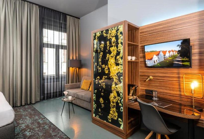 اتاق لوکس چهار تخته, Nyx Hotel Prague By Leonardo Hotels