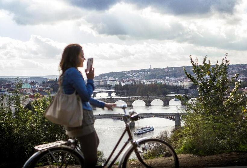 ファミリールーム, Plus Prague