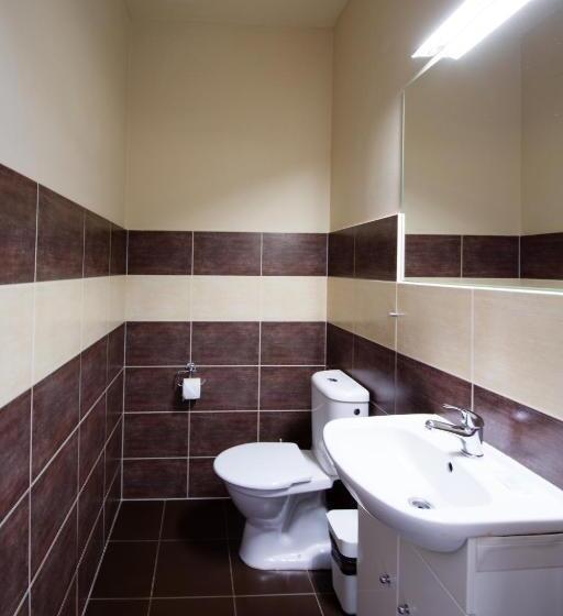 ルームシェアのワンベッド, Plus Prague