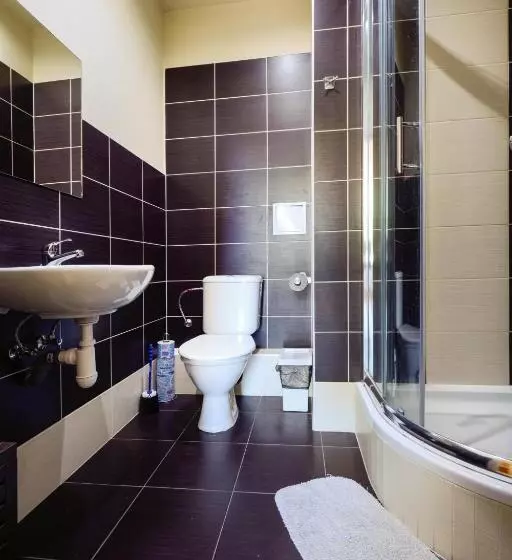 Quarto Economy, Plus Prague