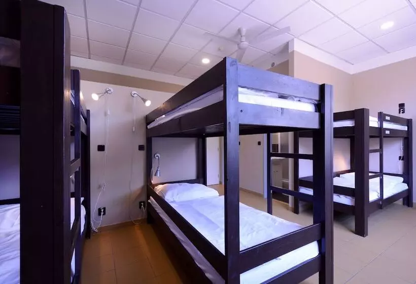 Cama em Quarto Compartilhado, Plus Prague