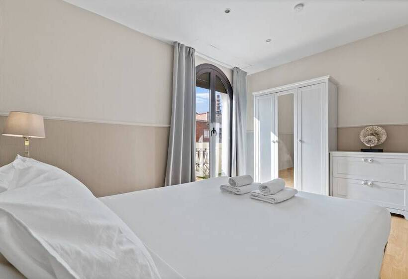 آپارتمان 4 خوابه, Suite Home Sagrada Familia