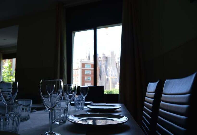 آپارتمان 3 خوابه, Suite Home Sagrada Familia