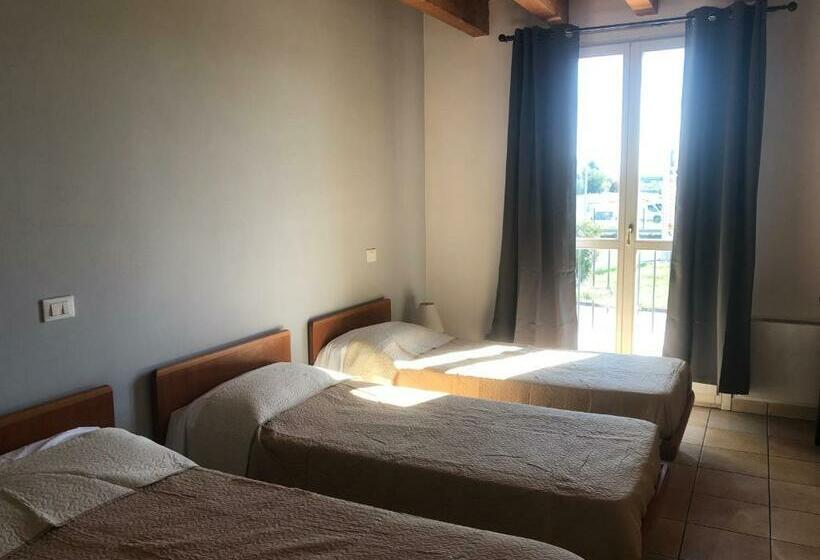 اتاق استاندارد سه نفره, Il Borgo