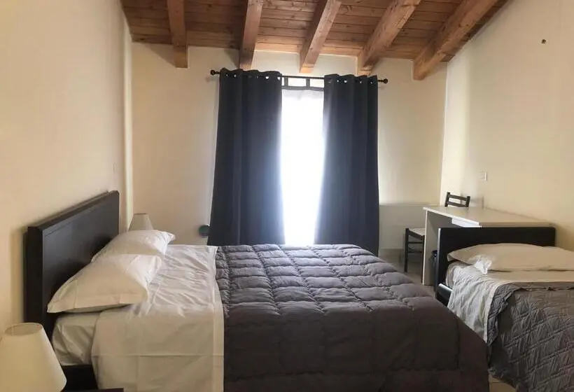 Chambre Familiale, Il Borgo