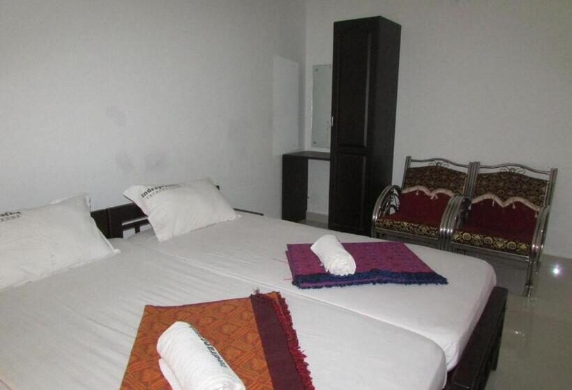 اتاق لوکس سه تخته, Indraprastha Tourist Home