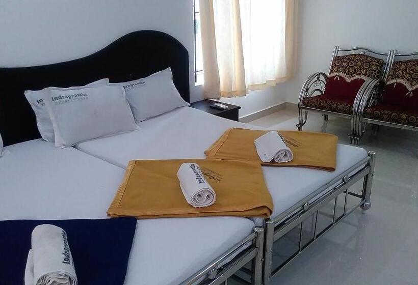 سوییت خانوادگی, Indraprastha Tourist Home