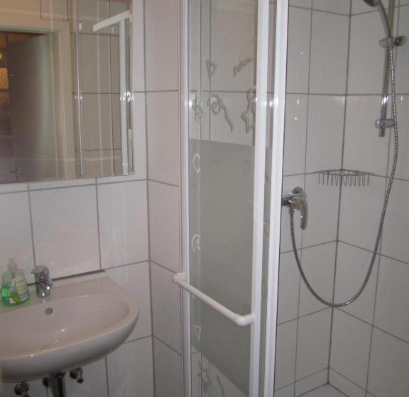 غرفة قياسية ثلاثية, Fährhaus