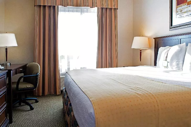 Sviitti King-vuode, Holiday Inn Hotel & Suites West Edmonton, An Ihg