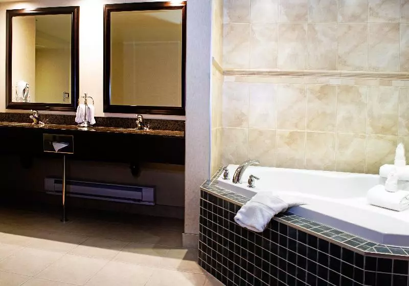 Sviitti King-vuode, Holiday Inn Hotel & Suites West Edmonton, An Ihg