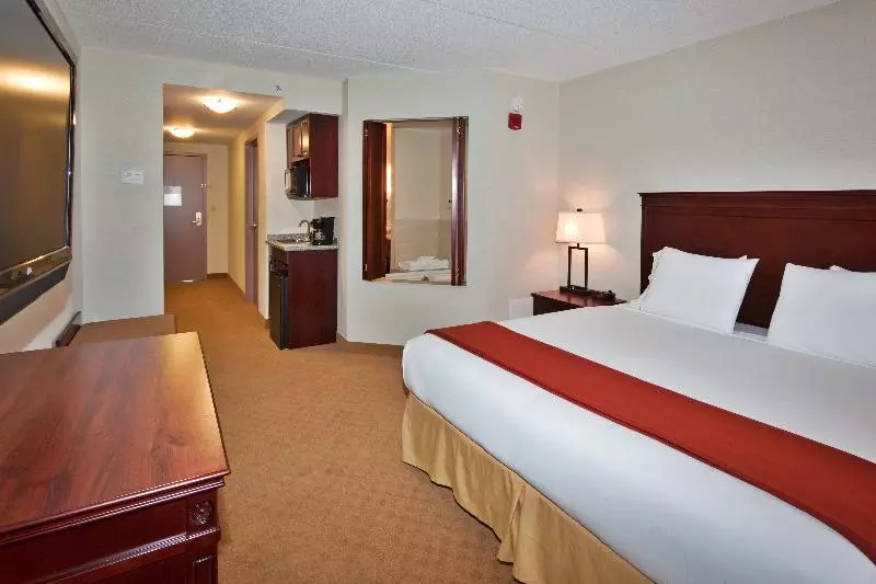 Sviitti King-vuode, Holiday Inn Express Hotel & Suites Brockville, An Ihg