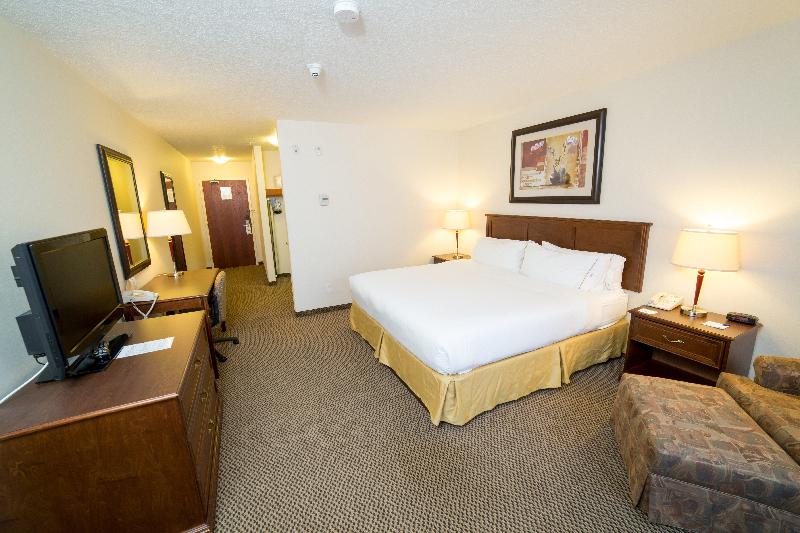 キングサイズベッドのスイートルーム, Holiday Inn Express & Suites Drayton Valley, An Ihg