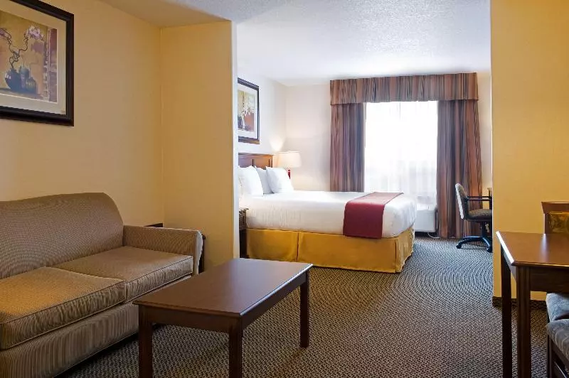 キングサイズベッドのエクゼクティブ, Holiday Inn Express & Suites Drayton Valley, An Ihg