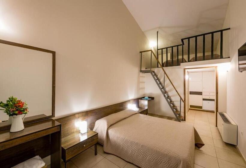 家庭间, Pavlina Beach