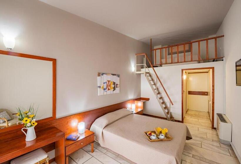 家庭间, Pavlina Beach