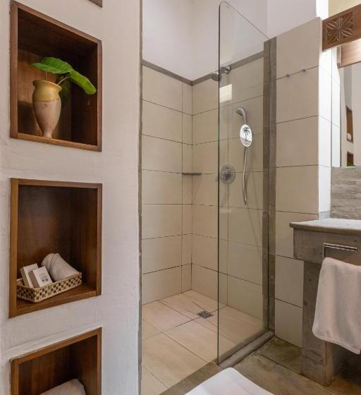 بانگلوی استاندارد با چشم‌انداز دریا, Severin Sea Lodge