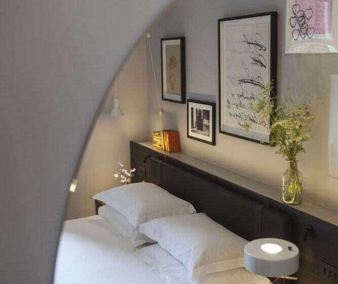 スタンダードルーム, The Laslett