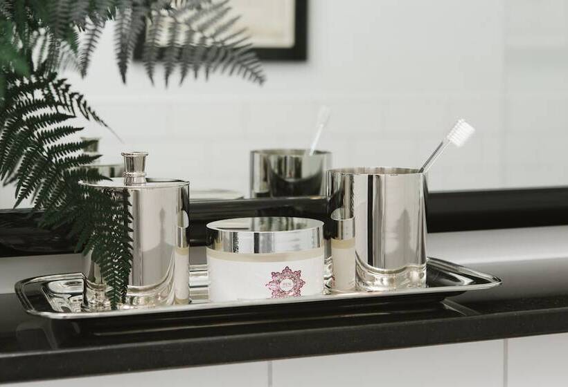 スタンダードシングルルーム, The Laslett