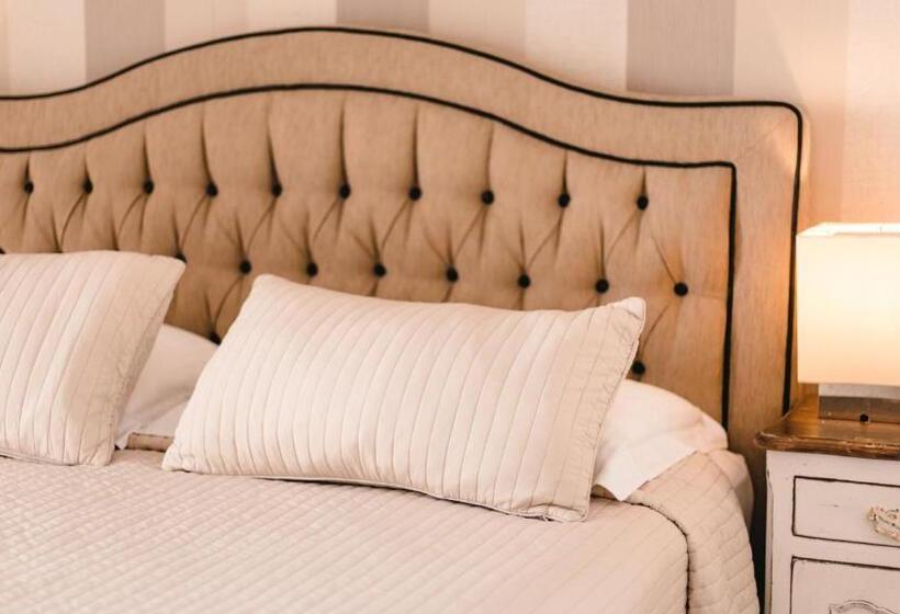 סוויטת ג'וניור נוף לעיר, Paliomylos Spa