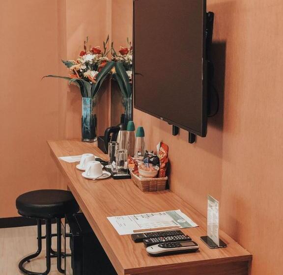 اتاق سوپریور, Vivien S