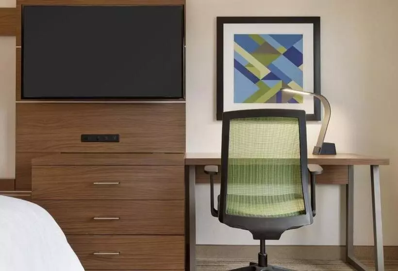 キングサイズベッドのエクゼクティブルーム, Holiday Inn Express Hotel & Suites Opelika Auburn, An Ihg