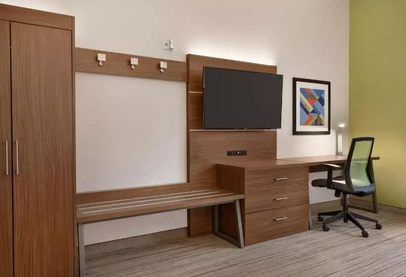 身障者適用スイートルーム, Holiday Inn Express Hotel & Suites Opelika Auburn, An Ihg
